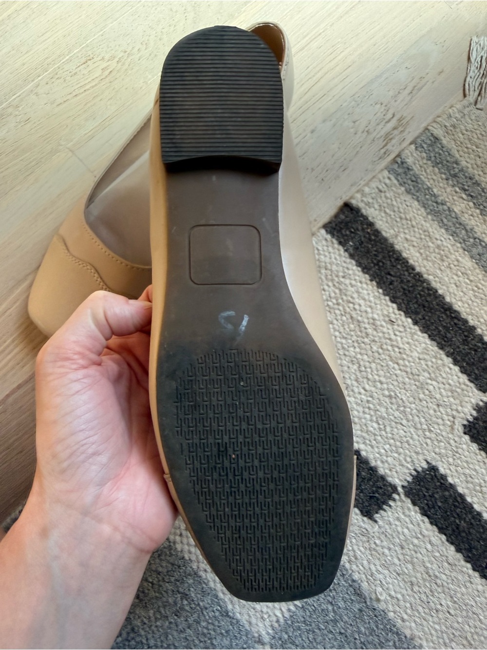 Cliffs by WHITE MOUNTAIN Women's Nude Scallop Detail Ballet Flats - Picture 10 of 10